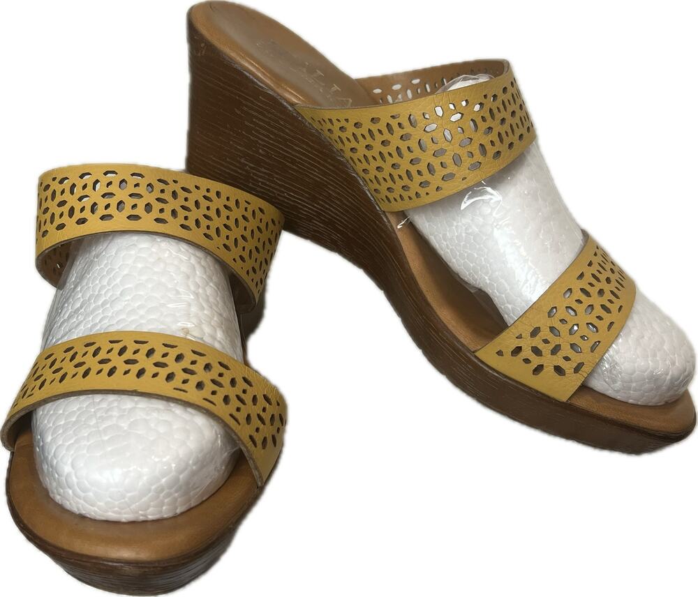 ITALIAN SHOEMAKERS Mustard Gold Laser Cut Wedge Sandals 9.5 Festival Boho Office